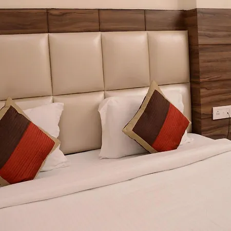 Oyo Rooms Sindhi Camp Metro View